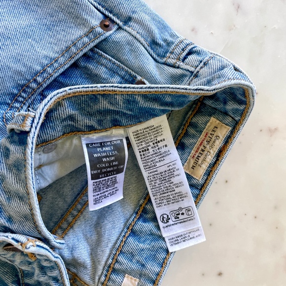 Levi's Low Rise Loose Jeans, Size 28 - Picture 11 of 17